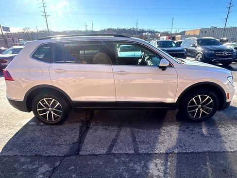 Used 2021 Volkswagen Tiguan SE w/ Panoramic Sunroof Package image 6
