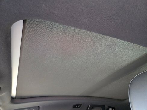 Used 2023 Porsche Macan Turbo image 17