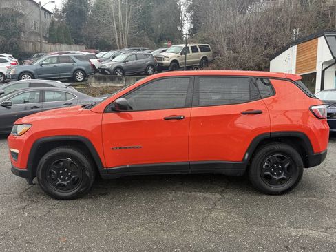 Used 2018 Jeep Compass Sport image 2