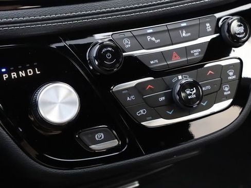 New 2026 Chrysler Pacifica Select image 29