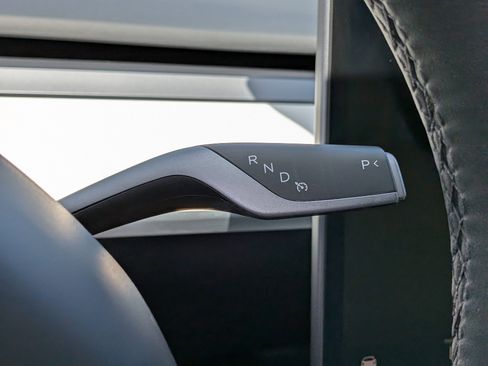 Used 2024 Tesla Model Y Long Range AWD/4WD image 28