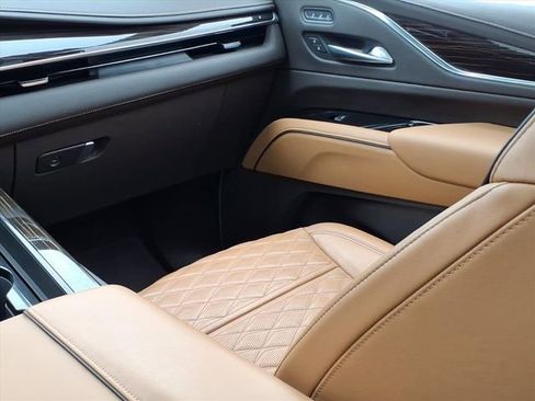 Certified 2021 Cadillac Escalade ESV Premium Luxury w/ LPO, Illumination Package image 9