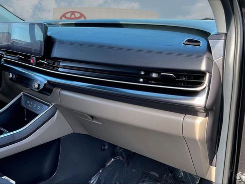 Used 2025 Kia Carnival LX image 15