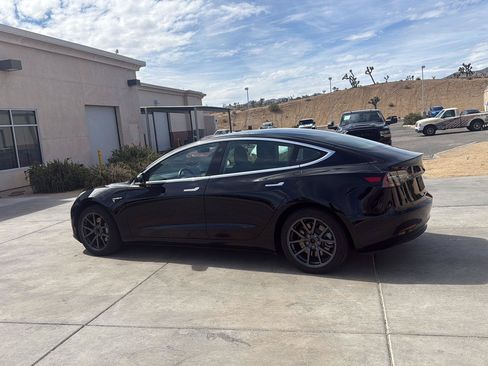 Used 2019 Tesla Model 3 Standard Range Plus RWD image 5