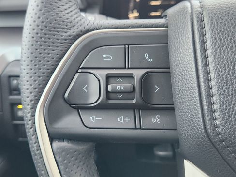 Used 2025 Toyota Tacoma TRD Sport AWD/4WD image 30