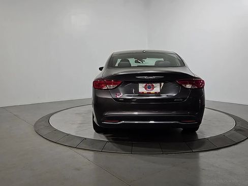 Used 2016 Chrysler 200 Limited w/ Convenience Group FWD image 4