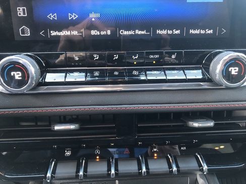 Used 2024 Chevrolet Colorado Z71 w/ Z71 Convenience Package 2 image 16