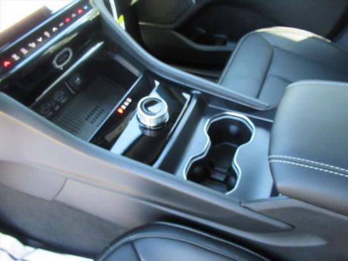 New 2026 Jeep Grand Cherokee Limited w/ Luxury Tech Group II RWD image 18