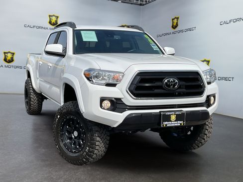 Used 2022 Toyota Tacoma SR5 AWD/4WD image 3