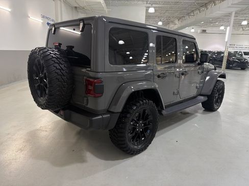 Used 2023 Jeep Wrangler Unlimited Sahara AWD/4WD image 9