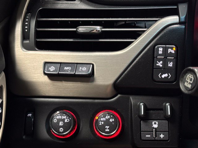 Used 2015 GMC Yukon Denali w/ Premium Package AWD/4WD image 9