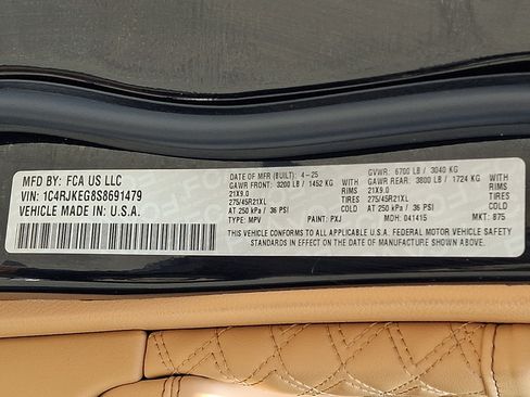 Used 2025 Jeep Grand Cherokee L Summit AWD/4WD image 29