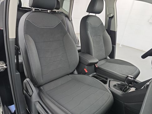 New 2026 Volkswagen Taos SE FWD image 10