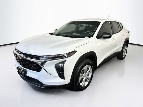Used 2024 Chevrolet Trax LS FWD image 3