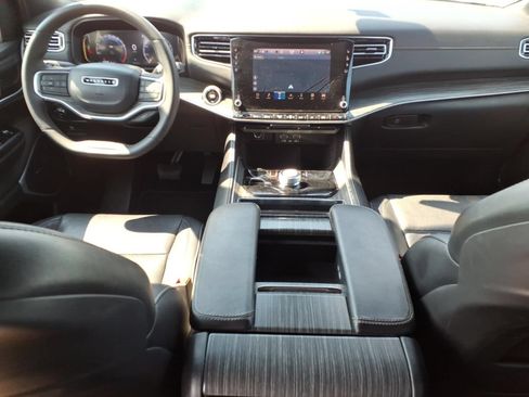 Used 2024 Jeep Wagoneer Series II w/ Flexible Seating Group AWD/4WD image 11