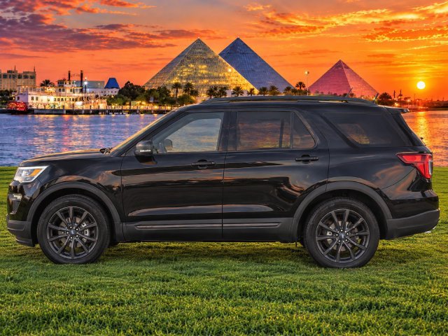 Used 2018 Ford Explorer XLT w/ Equipment Group 202A FWD image 5