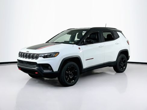 Used 2023 Jeep Compass Trailhawk AWD/4WD image 1