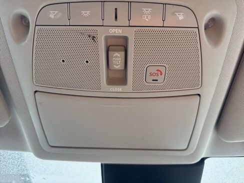 Used 2017 Nissan Rogue SL w/ SL Premium Package image 23