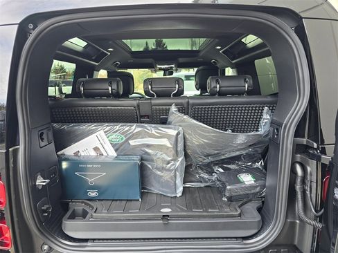 New 2025 Land Rover Defender 90 X-Dynamic SE image 24