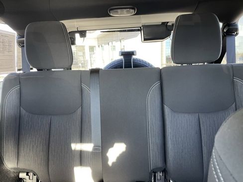 Used 2017 Jeep Wrangler Unlimited Sahara image 20