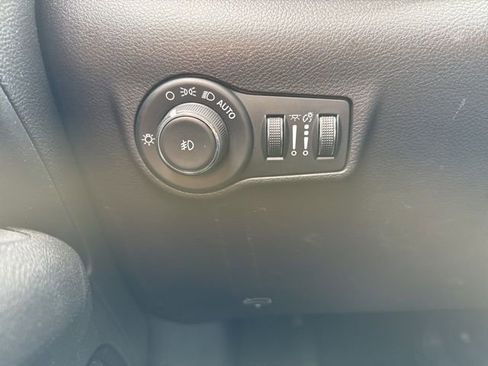 Used 2025 Jeep Compass Trailhawk w/ Trailer Tow Group image 16