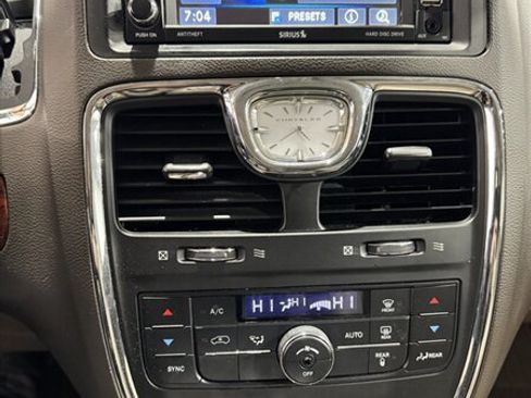 Used 2013 Chrysler Town & Country Touring FWD image 7