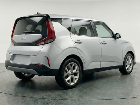 Used 2025 Kia Soul LX w/ LX Technology Package FWD image 9
