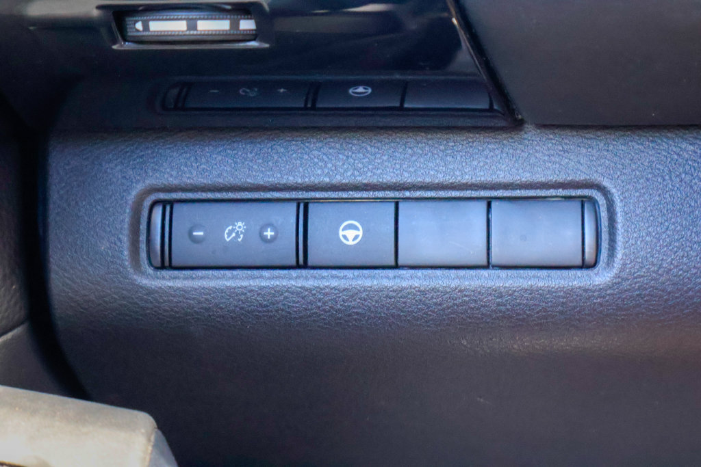Used 2024 Nissan Pathfinder SV FWD image 19