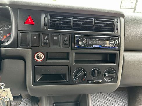 Used 2003 Volkswagen Eurovan MV image 16