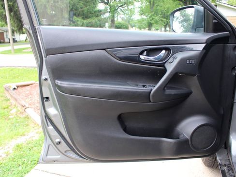 Used 2018 Nissan Rogue SL w/ Premium Package AWD/4WD image 11