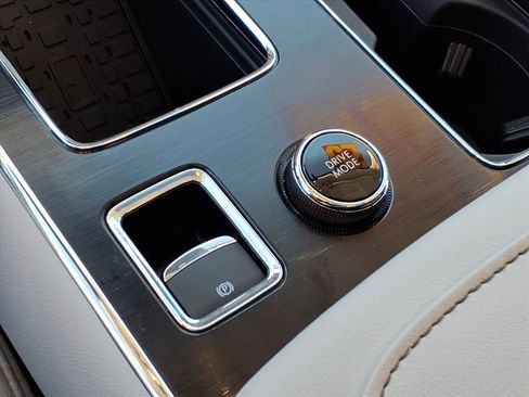 Used 2025 Lincoln Aviator AWD image 22