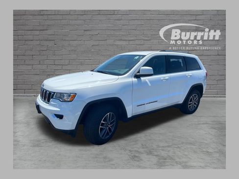 Used 2019 Jeep Grand Cherokee Laredo w/ 18" Wheel & 8.4" Radio Group AWD/4WD image 1