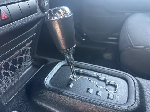 Used 2018 Jeep Wrangler Unlimited Sport S AWD/4WD image 30