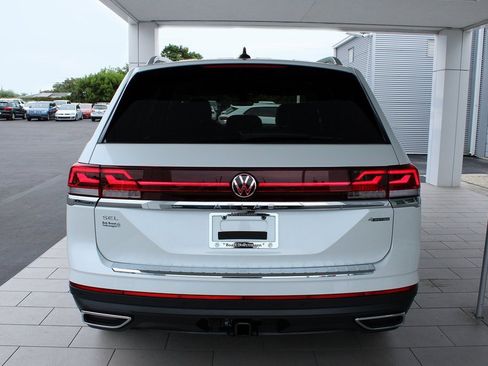 New 2025 Volkswagen Atlas SEL image 32