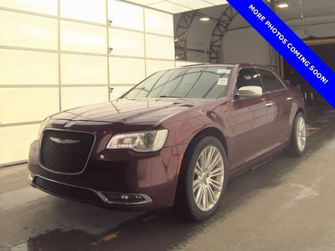 Used 2019 Chrysler 300 Limited image 2