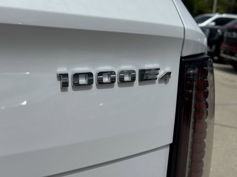 New 2025 Cadillac Escalade IQ Luxury 1 image 10