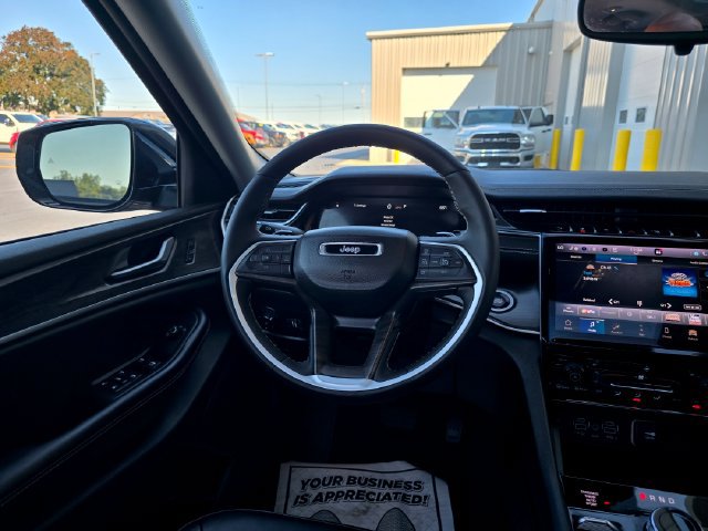 Used 2024 Jeep Grand Cherokee Limited AWD/4WD image 18