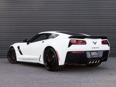 Used 2019 Chevrolet Corvette Grand Sport w/ Carbon Flash Badge Package RWD image 3