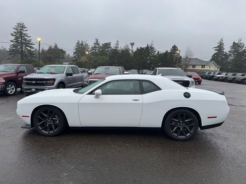 Used 2022 Dodge Challenger GT w/ Plus Package image 8
