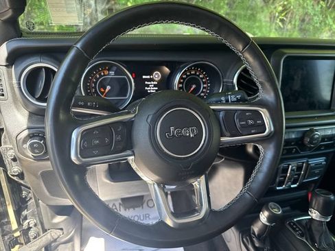 Used 2022 Jeep Gladiator Overland w/ Popular Equipment Package AWD/4WD image 18
