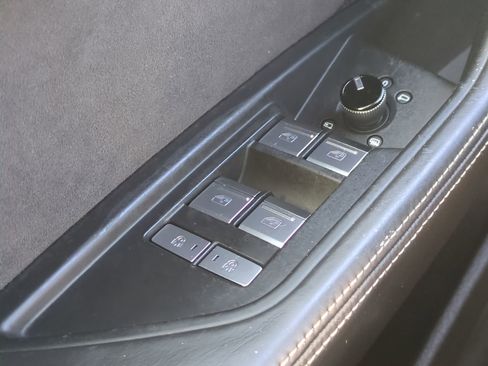 Used 2019 Audi e-tron Prestige w/ Prestige Package image 22