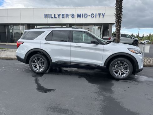 New 2026 Ford Explorer Active AWD/4WD image 2