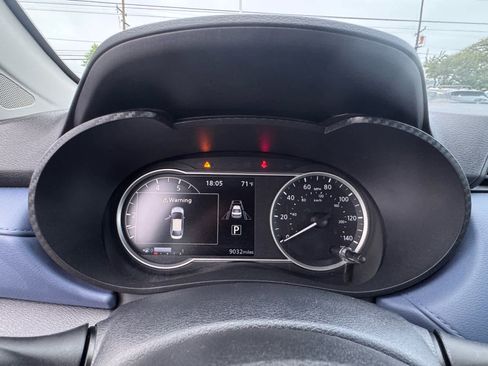 Used 2024 Nissan Versa SV w/ Trunk Package image 6