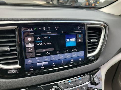 Certified 2024 Chrysler Pacifica Touring-L image 26