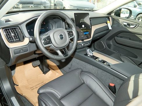 New 2026 Volvo XC60 B5 Ultra w/ Protection Package Premier image 11