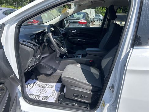 Used 2019 Ford Escape SE image 10