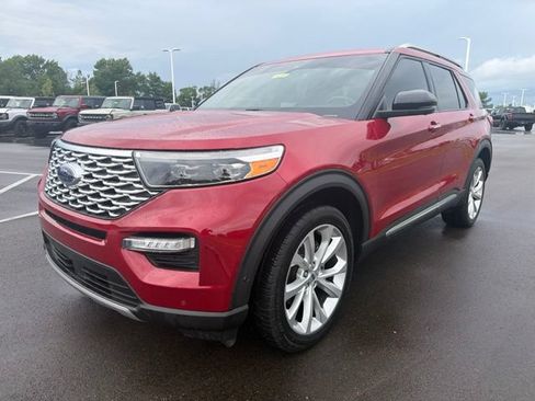 Used 2022 Ford Explorer Platinum w/ Equipment Group 601A AWD/4WD image 2