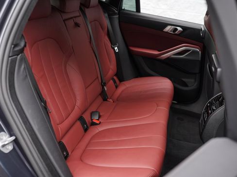 Used 2022 BMW X6 xDrive40i w/ M Sport Package image 25