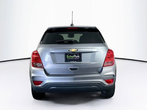 Used 2020 Chevrolet Trax LS w/ Tint and Cruise Package FWD image 7