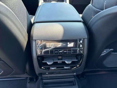 Used 2024 Jeep Grand Cherokee L Overland AWD/4WD image 9